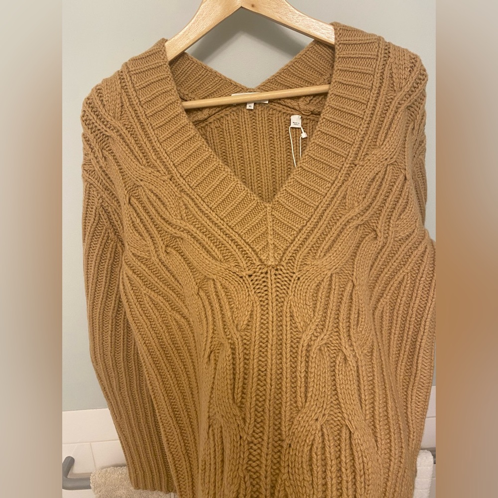 BNWT vince sweater